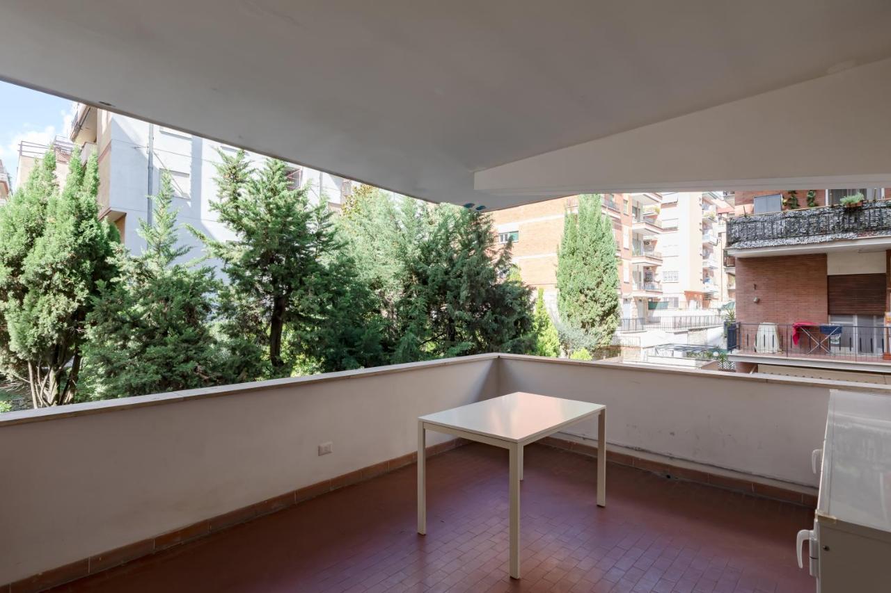 Stupendo Appartamento In Quartiere Residenziale Рим Экстерьер фото